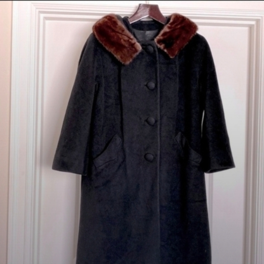 Vintage 100% Cashmere Bond’s Fifth Avenue Coat Large Real Fur Collar